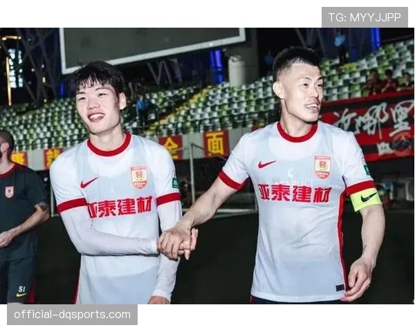 官方:长春亚泰前锋谭龙因肌肉拉伤,将缺席至少两周